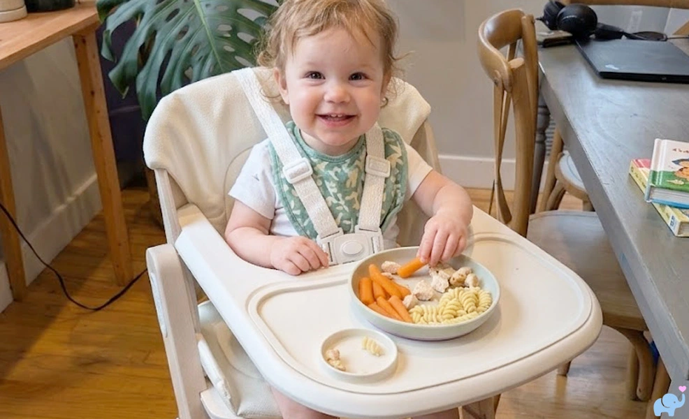 baby eating food in the Mamazing GrowPod high chair