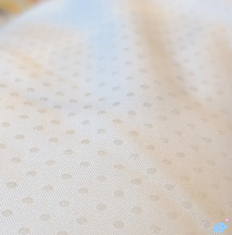 Rubber grip bottom surface on the Lalo Play Gym II leg