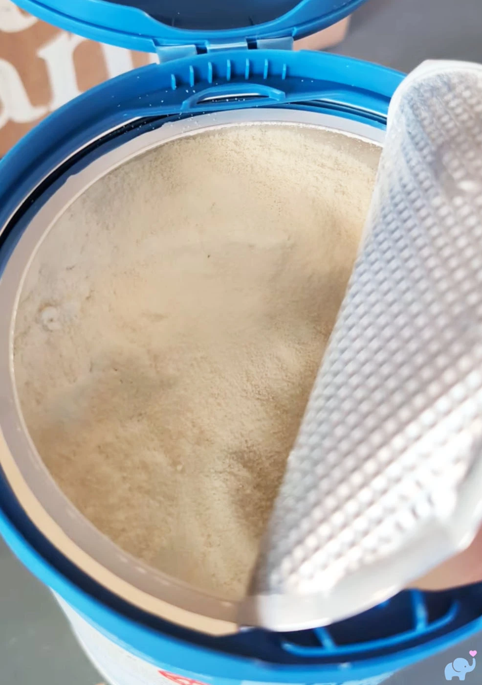 open can of Nara Organics formula showing the powder inside the tin