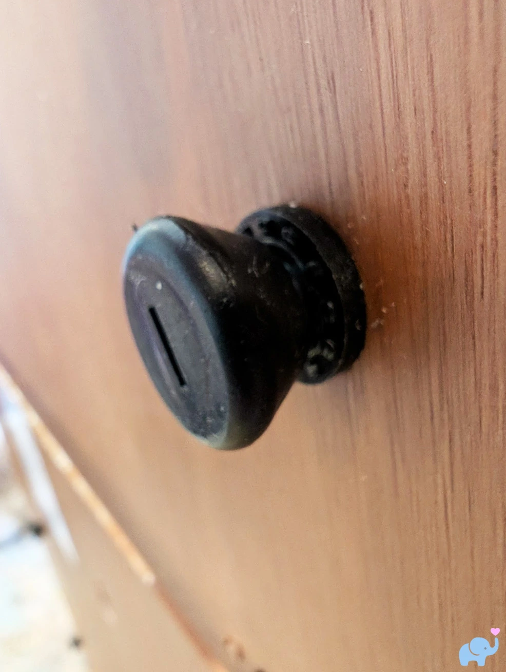 Close-up of adjustable feet on Nestig glider base