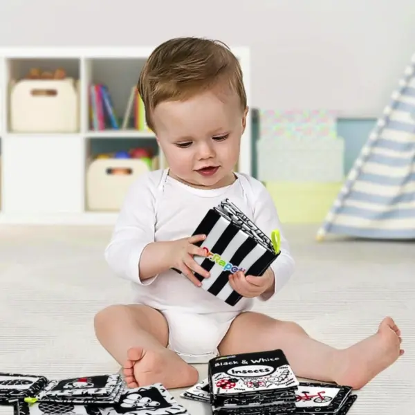 High-contrast crinkle cloth books set for babies