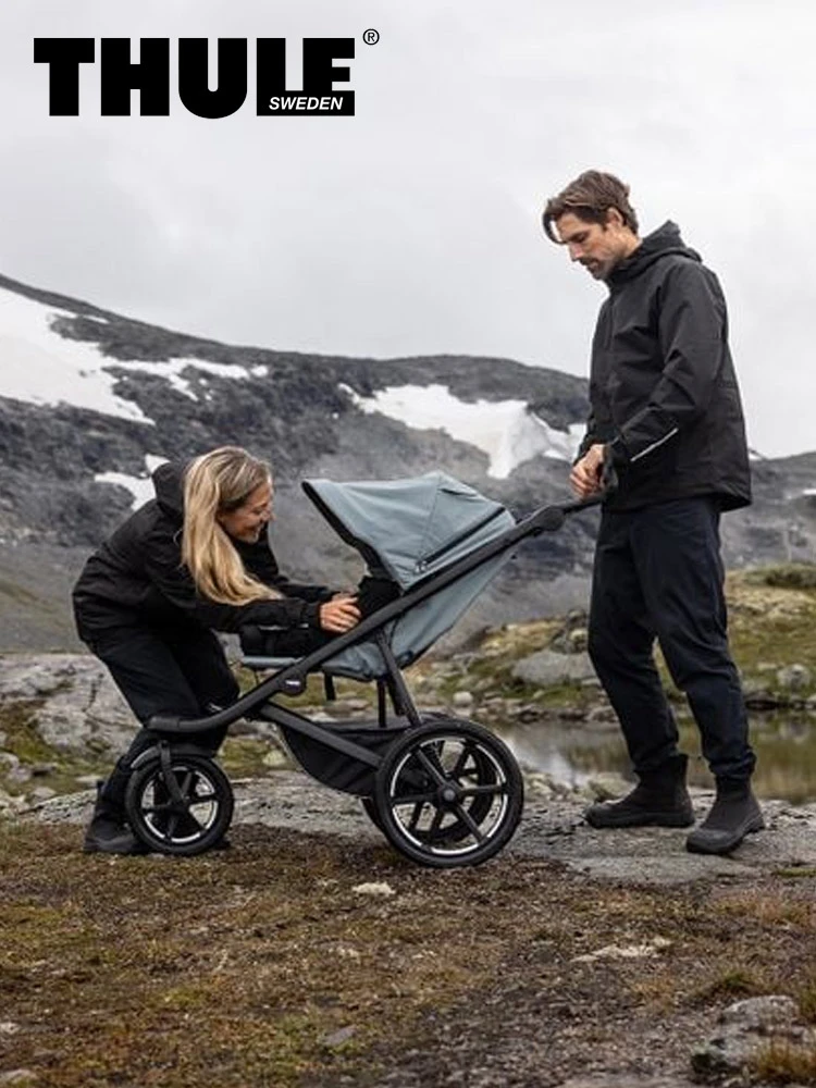 parents jogging with the Thule Urban Glide 3 in a mountainous setting